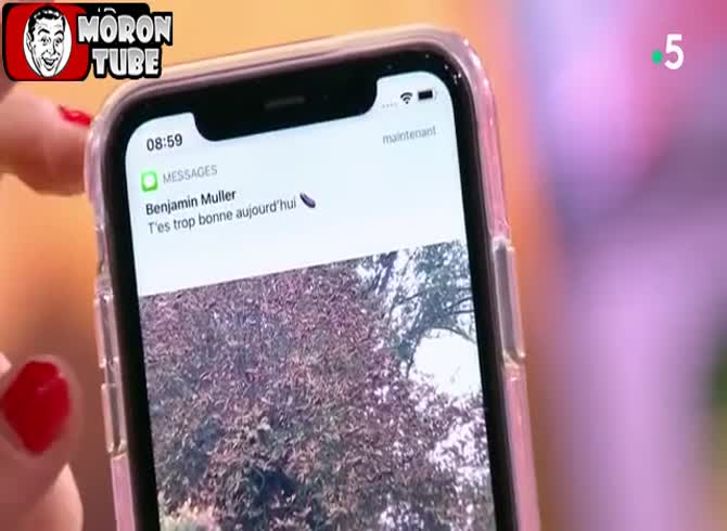Video :Agathe Lecaron, host of Live, gets a really sexy sext